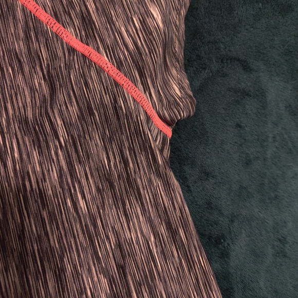 Athleta Black and White Patterned T-Shirt - Picture 4 of 6